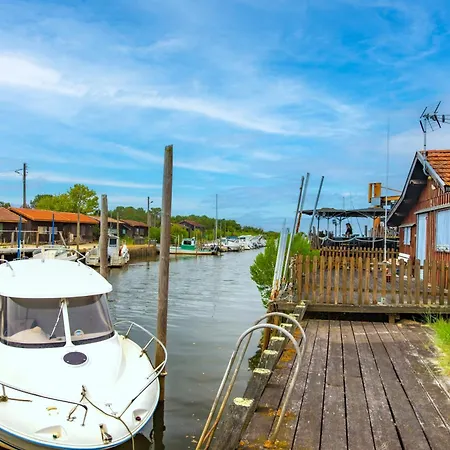 A Village Gujan-Mestras